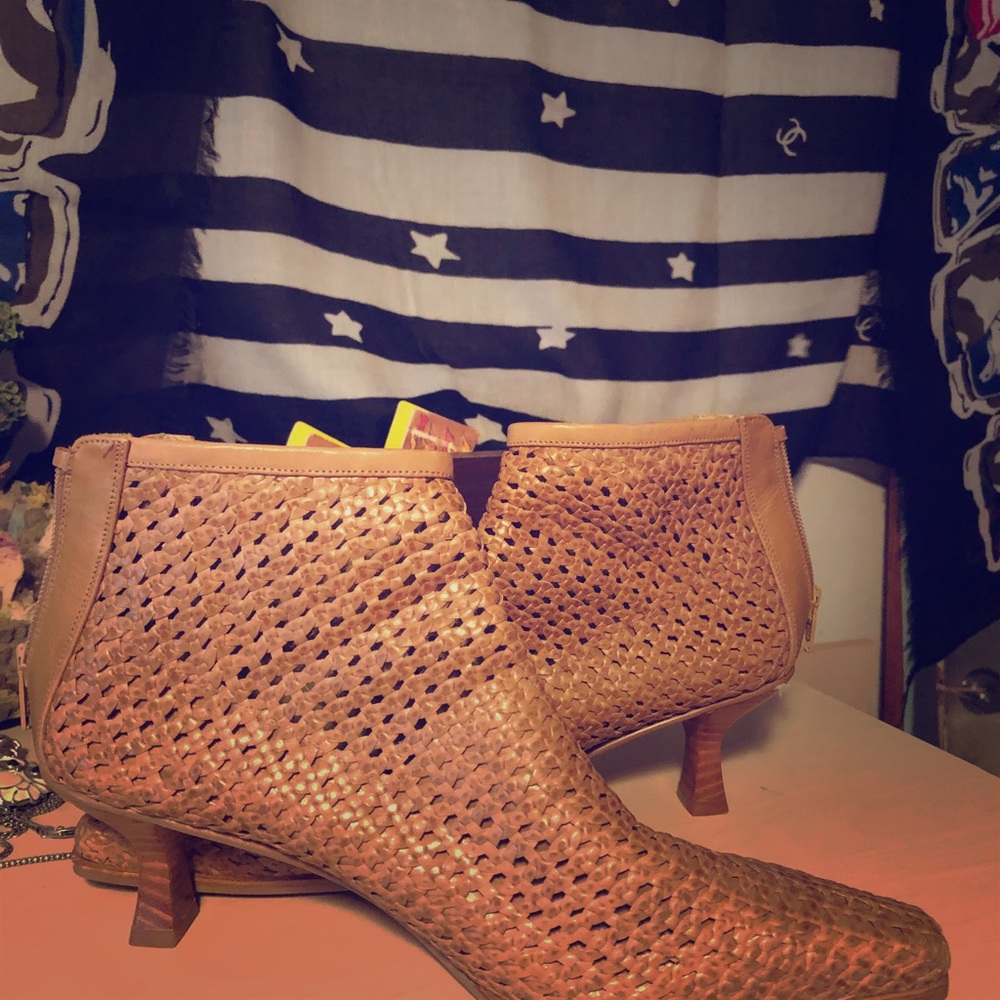 Women’s size 81/2 brown booties